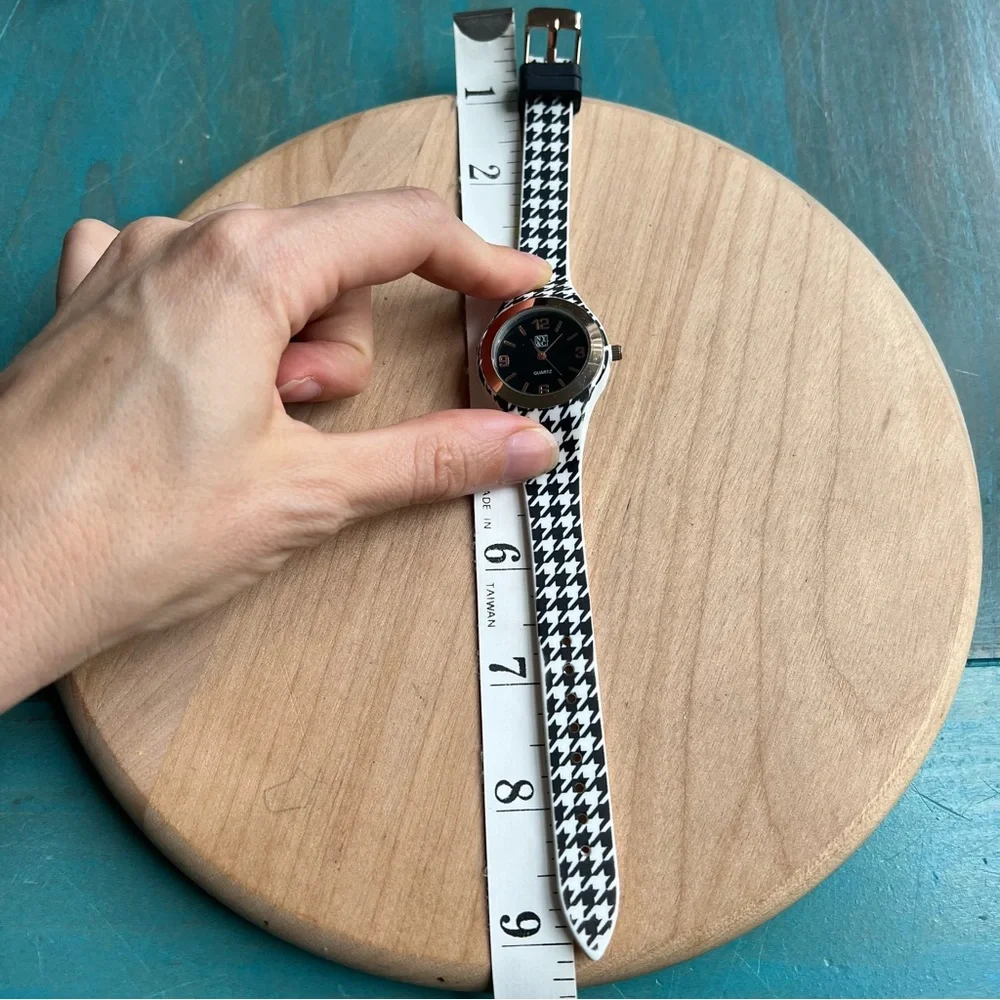 New York & company ladies houndstooth fashion watch NEW BATTERY
